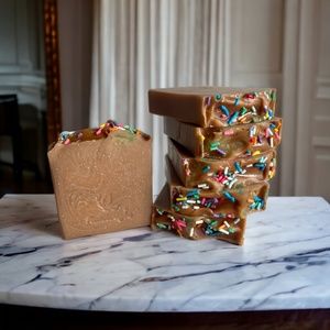 Vanilla Cupcake Cranberry